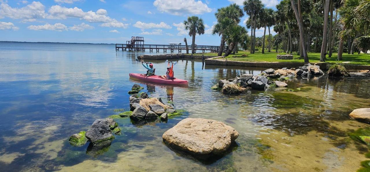Nasa Waterfront Dolphin Suite Тітусвілл Екстер'єр фото